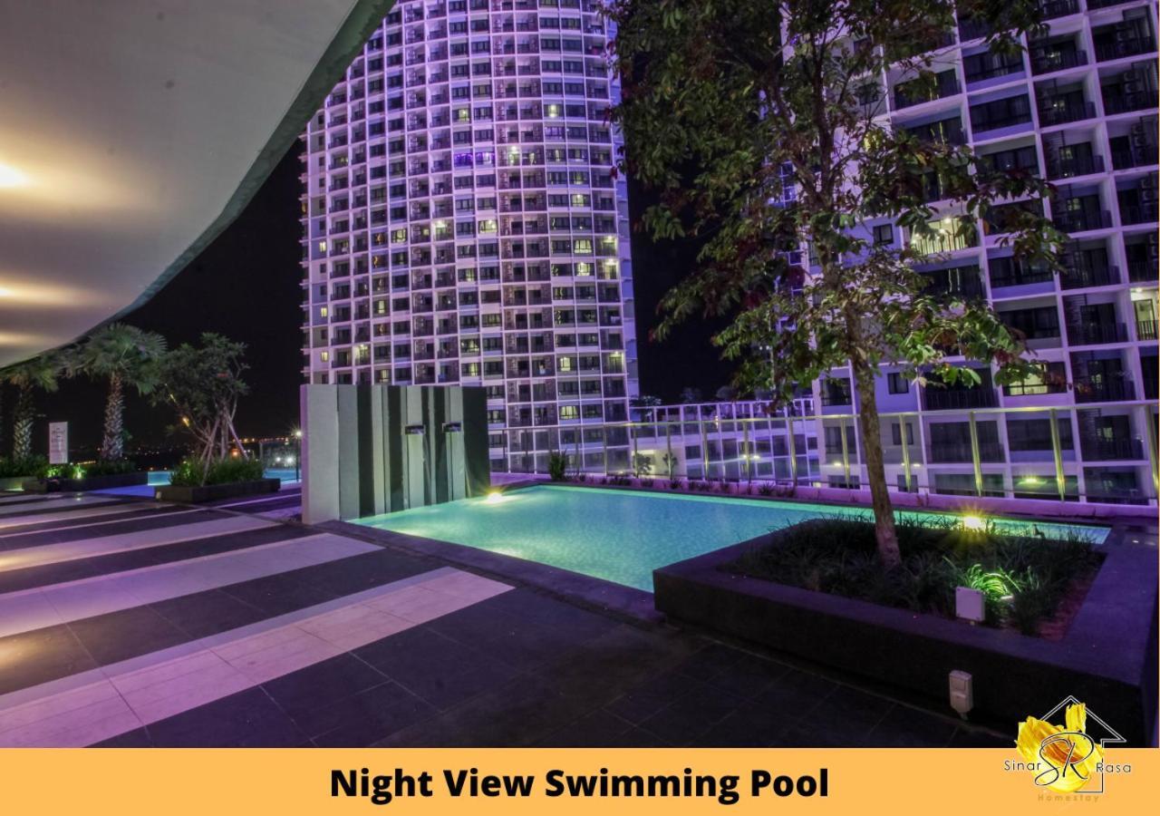 Sinar Rasa Homestay At I-Soho, I-City Shah Alam Buitenkant foto Swimming Pool
