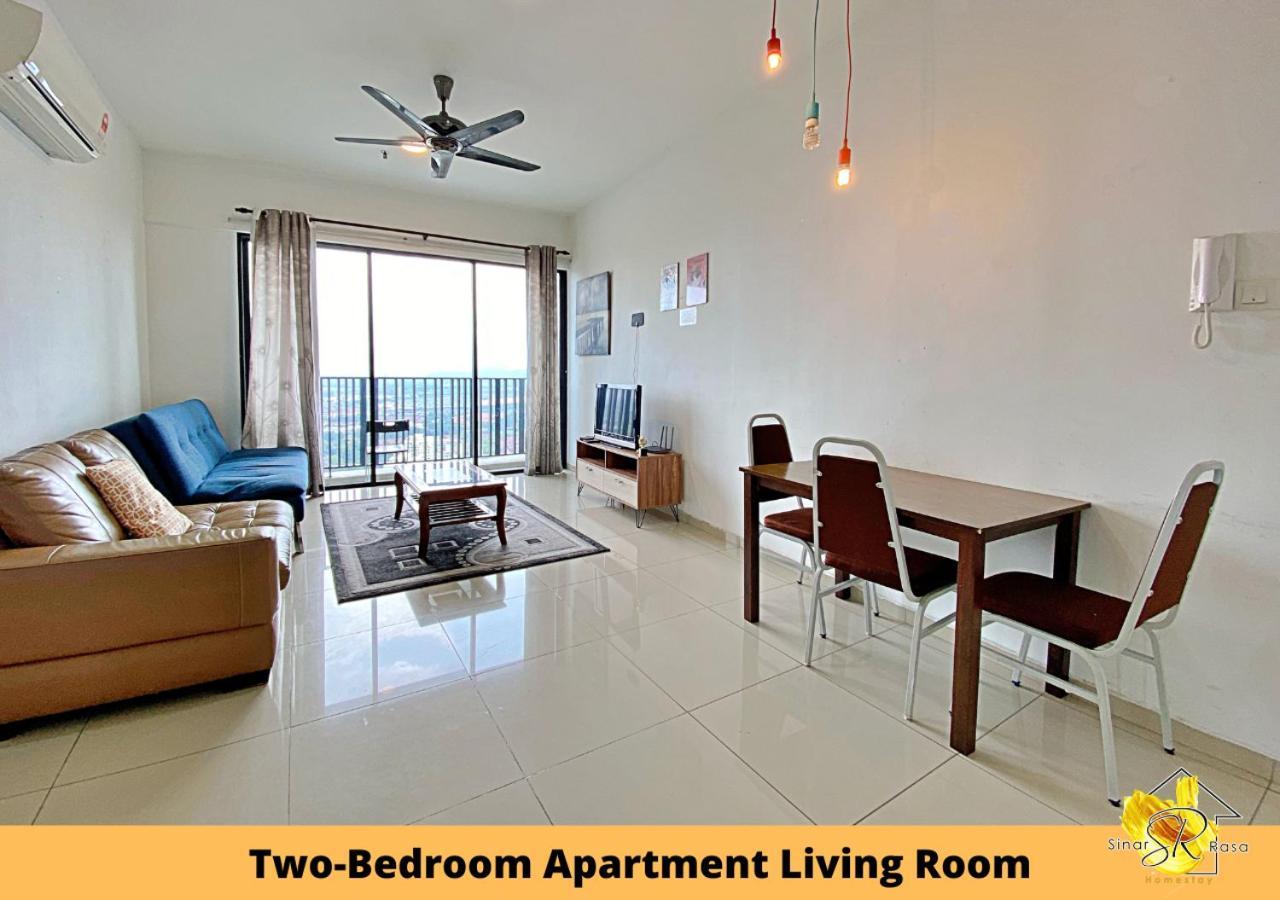 Sinar Rasa Homestay At I-Soho, I-City Shah Alam Kamer foto Living Room of a two-bedroom apartment